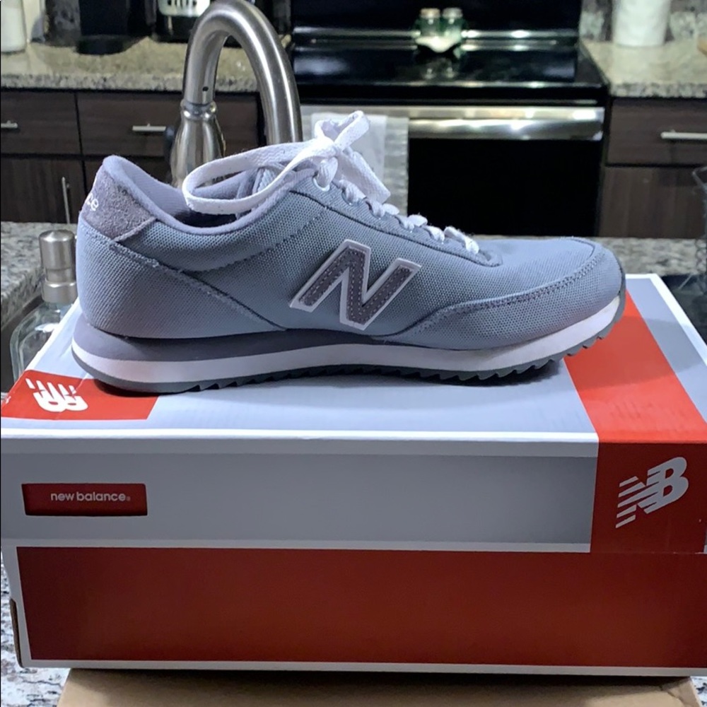501 New Balance tennis shoe